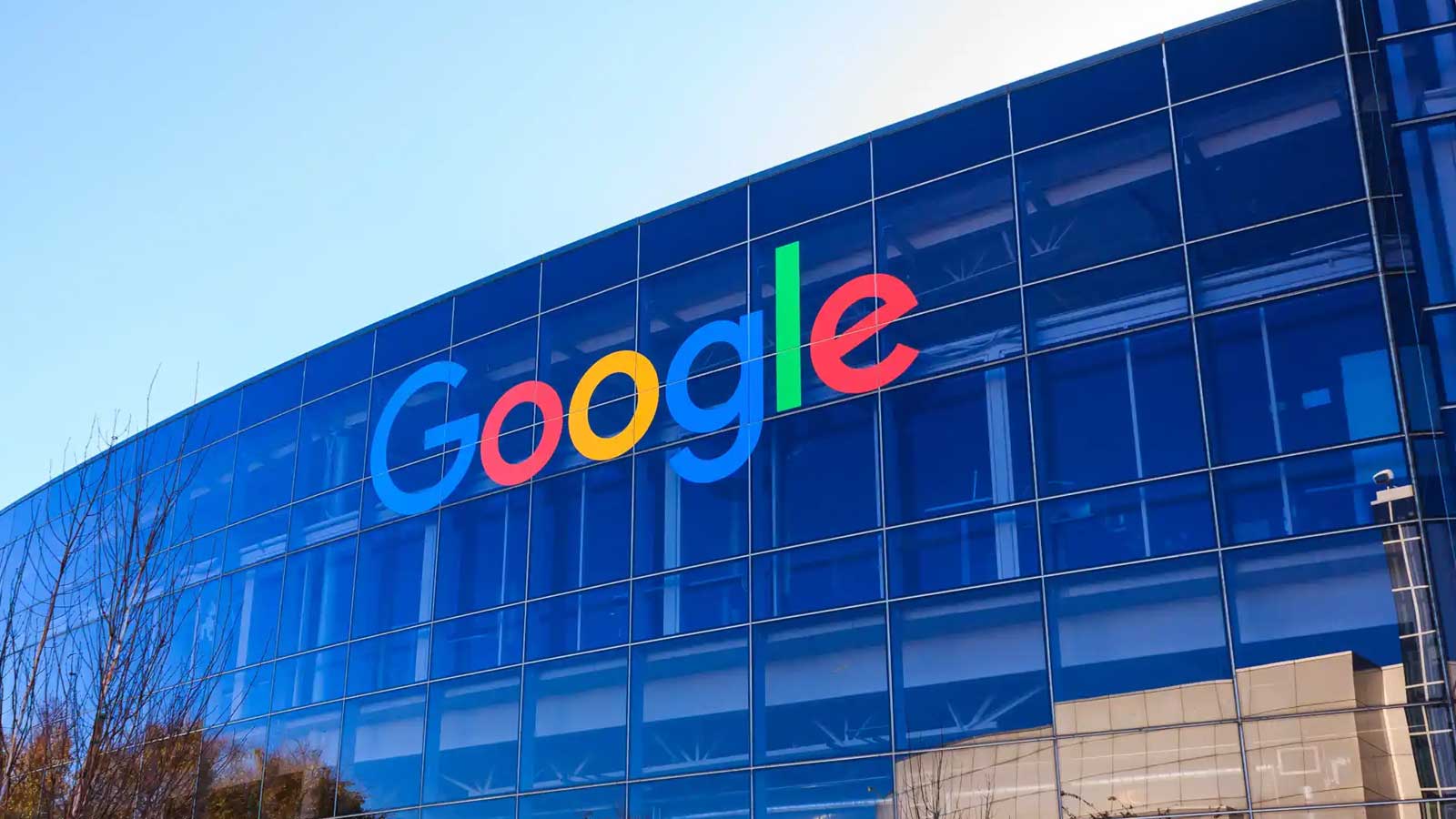 شعار شركة غوغل على مبنى، غوغل ستدفع أموالا لشركات الاعلام الكندية في اتفاق وصف بالتاريخي