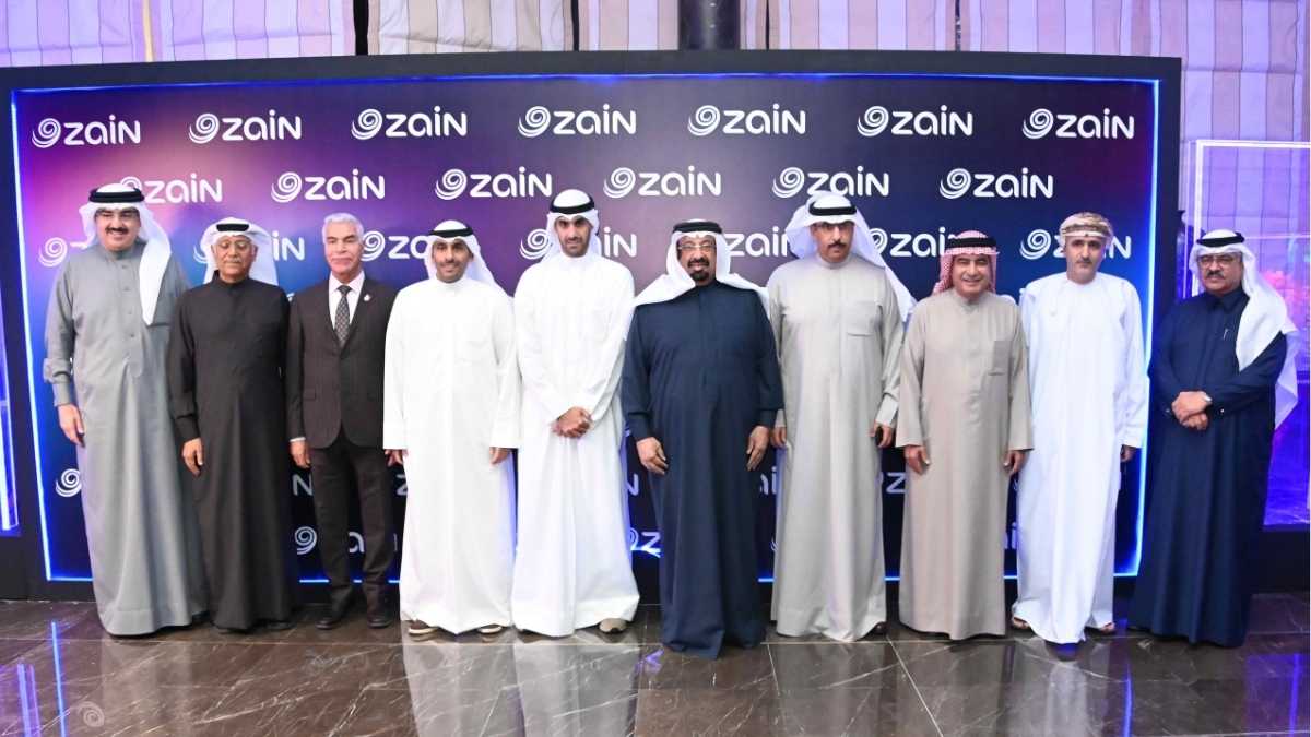 أسامة الفريح وبدر الخرافي والشيخ أحمد بن علي آل خليفة وعدد من أعضاء مجلس الإدارة